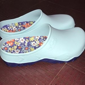 Clogs